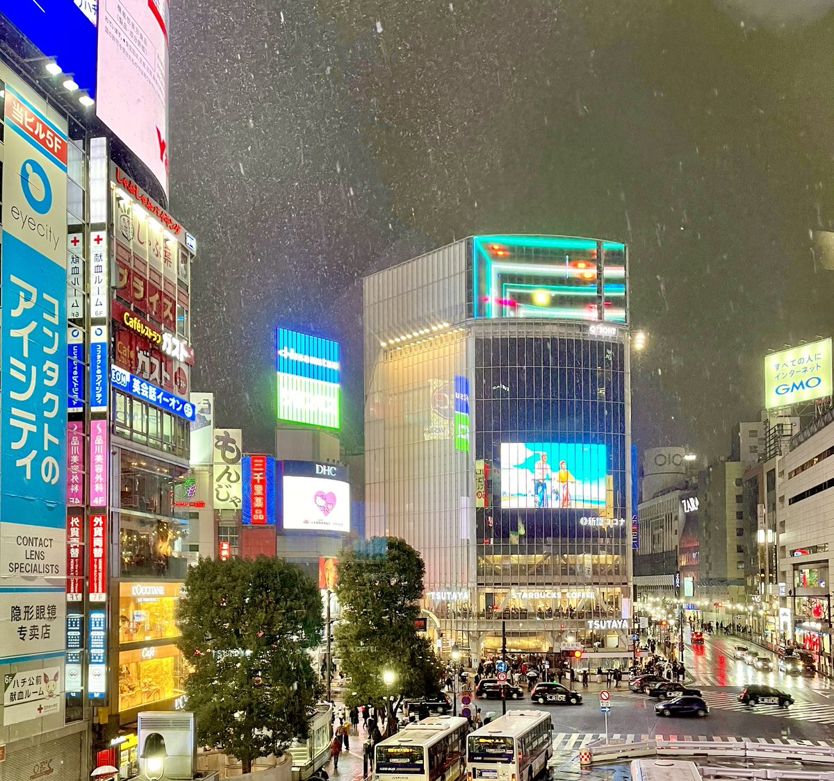 urock_unro's tweet photo. 渋谷に降る雪 https://t.co/QBUjgdzmMH