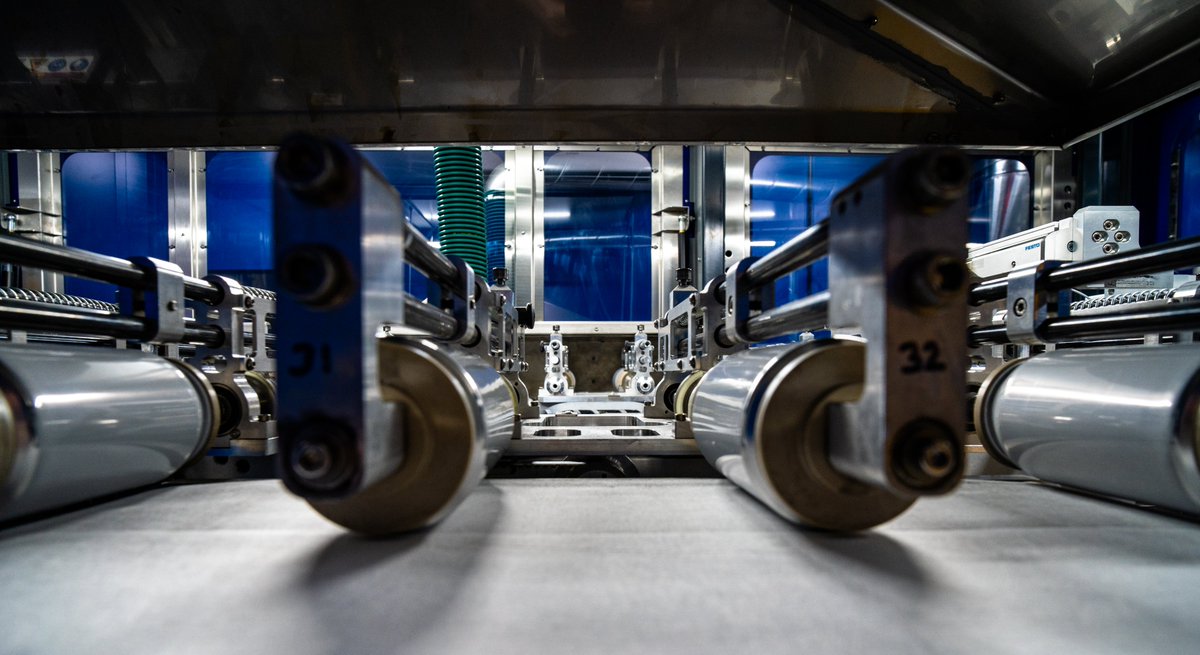 Irish_C_Canning's tweet photo. For Digital printed cans we prime them first
.
.
#cans #craft #craftbeer #brewery #craftbrew #canning #canningmachine #canningline #irishcraftcanning #paleale #session #metalrecyclesforever #howitsmade #innovation #behindthescenes #packaging #beveragecan #beercan #canningrun https://t.co/ps2idz8F6f