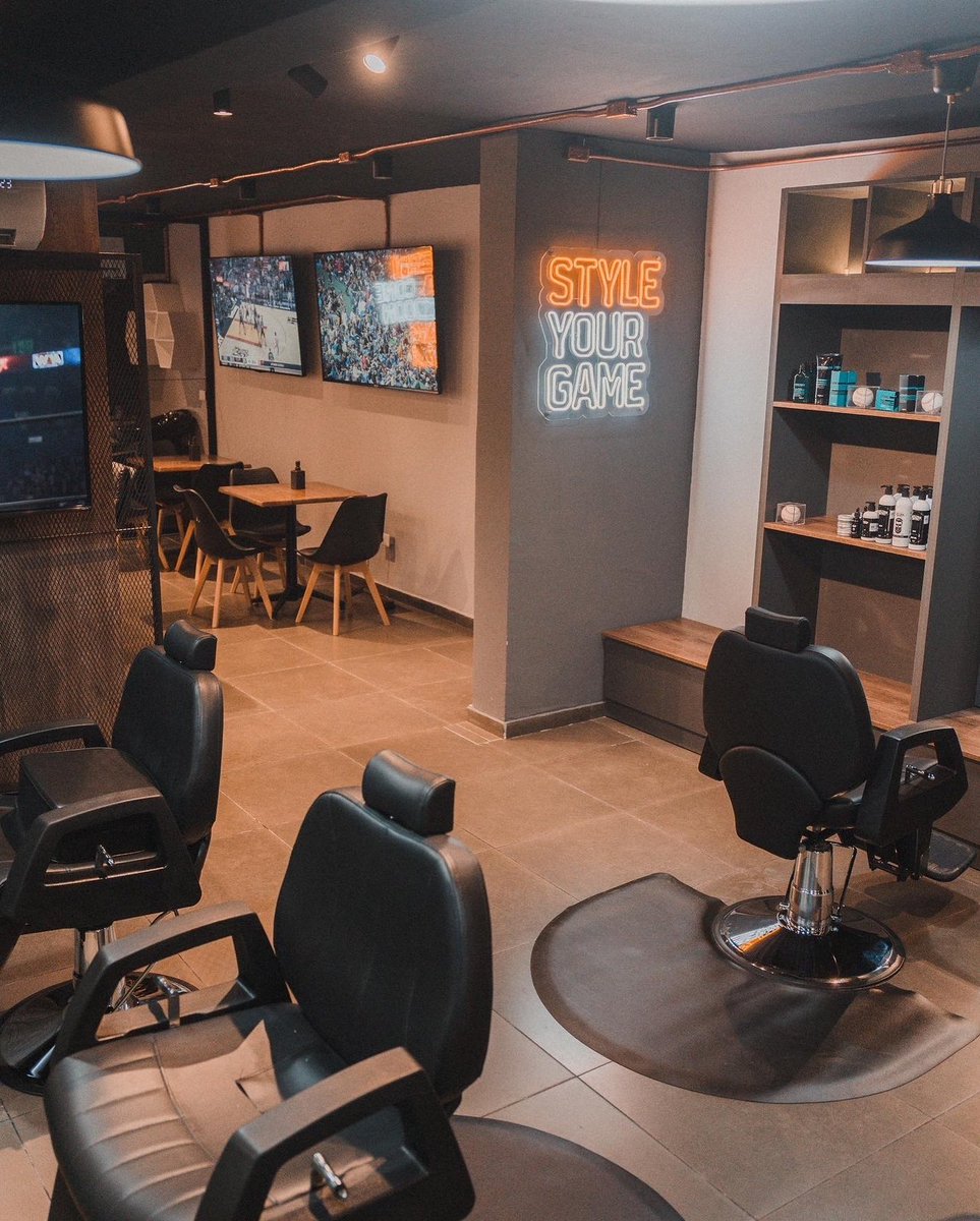 rafaneyte's tweet photo. ¿Ya visitaron "Locker Cut"? Es la primera Sport Barbershop del país y les invito a conocer todos sus servicios. Un lugar para verdaderos amantes del deporte que quieren un trato de otro nivel. Síganlo en IG https://t.co/OErVbg8yI6 #WojDOM https://t.co/fyQQIqiKVs