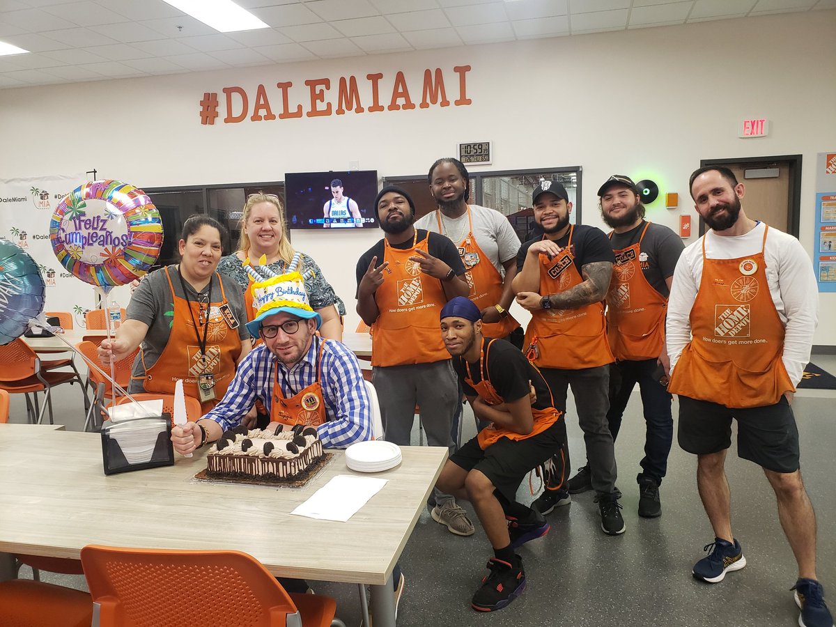 Celebrate the ones who inspire you the most, the ones you love, the ones who have your back, the ones that make you laugh, the ones that listen to your every thought. Happy birthday to our boss man Jorge! 🎂🥳🎉🧡 #celebration #cake #Funinthedfc #DFC5841  #wootwoot