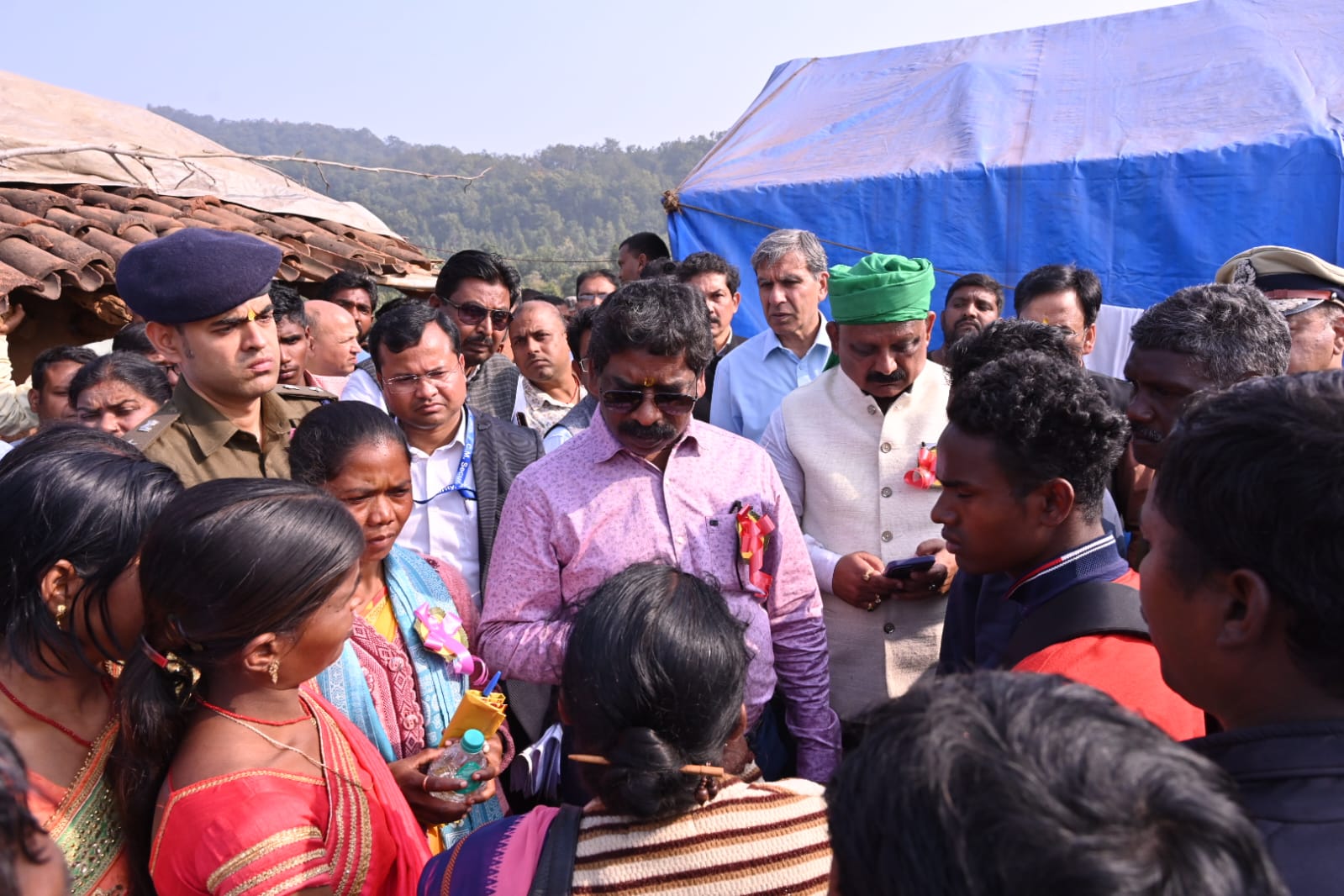 CM सोरेन ने बूड़ा पहाड़ में 175 विकास योजनाओं का किया शुभारंभ - CM Soren inaugurated 175 development schemes in Buda Pahar