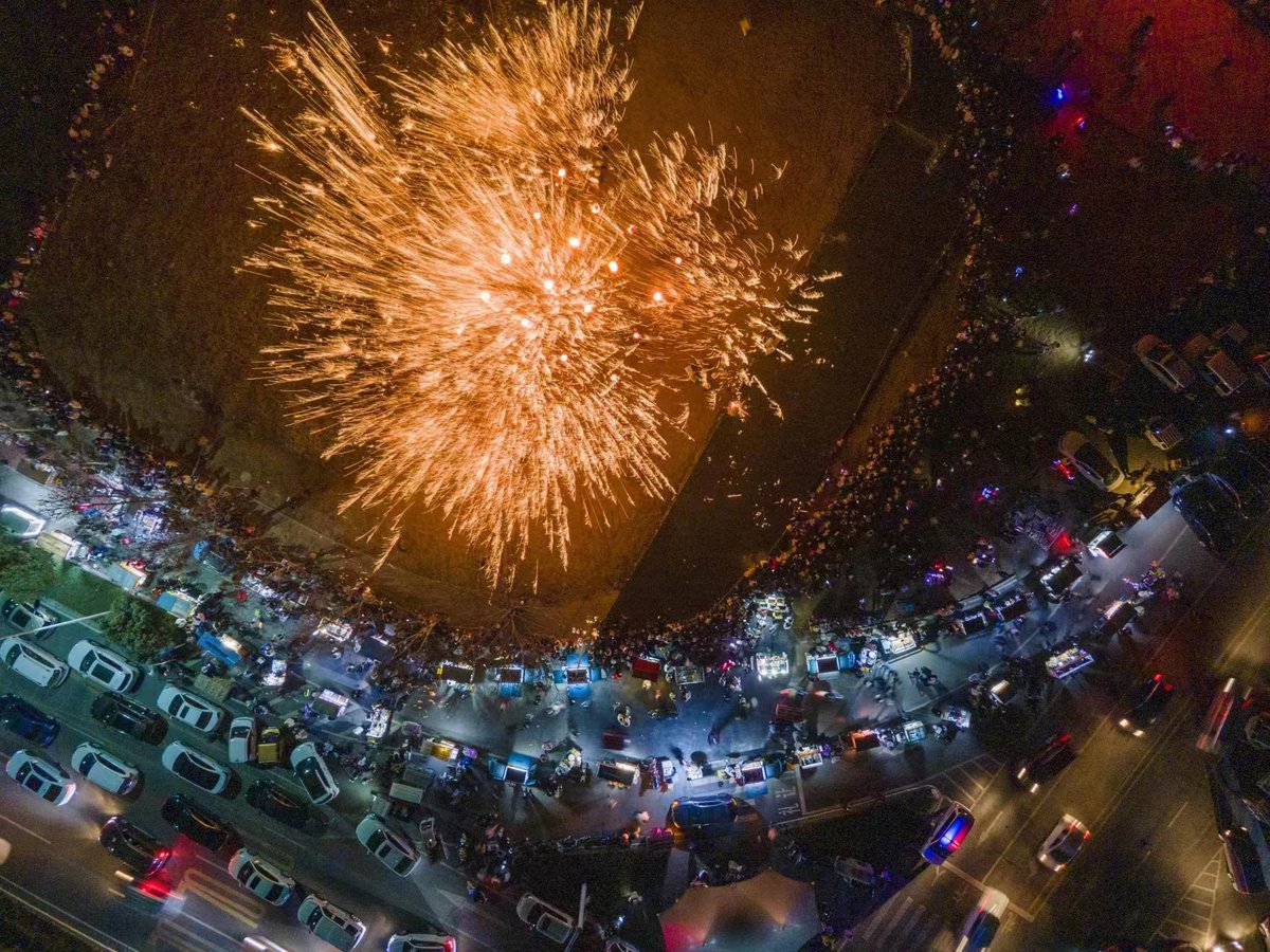 Visit_Henan's tweet image. Enjoy the 'iron flower' firework show in Ruzhou city, Henan province.
#SpringFestival #HappyNewYear2023