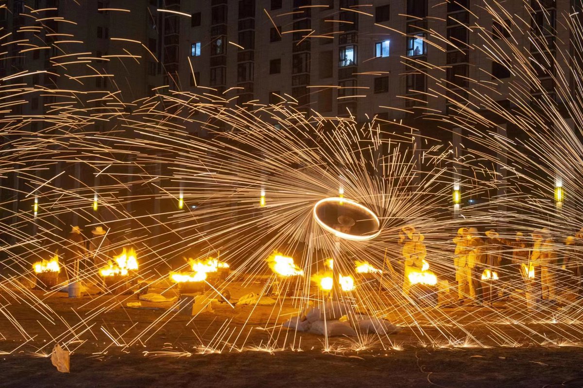 Visit_Henan's tweet image. Enjoy the 'iron flower' firework show in Ruzhou city, Henan province.
#SpringFestival #HappyNewYear2023