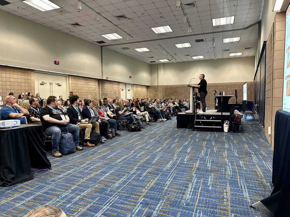 mslaurenberry's tweet photo. Only @lesliefisher can pack the house for the last session of the last day of a conference! Half of us were standing or sitting on the floor to hear from this #EdTechRockstar! @mrsashsum @fetc #FETC #EdTech #InnovEd https://t.co/1fTQCNljyK