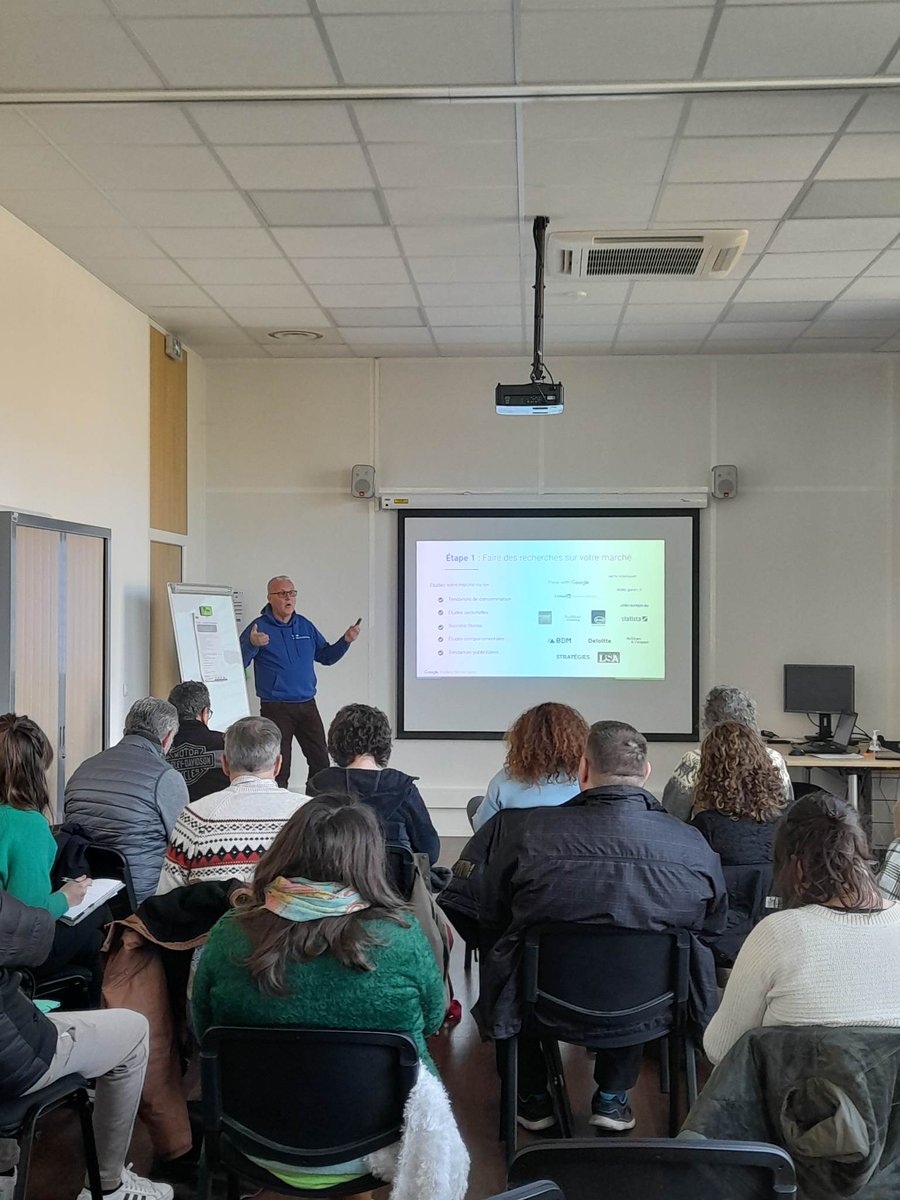 cruveille's tweet photo. Dans le cadre de la semaine du numérique, l'agence Pôle Emploi de Manosque a accueilli Google ce matin 👍Plus de 35 personnes ont pu participer à cet évènement 😀
On remercie @GoogleFR pour cet événement 
#atelier #numerique https://t.co/ZZDZ0JdHk1