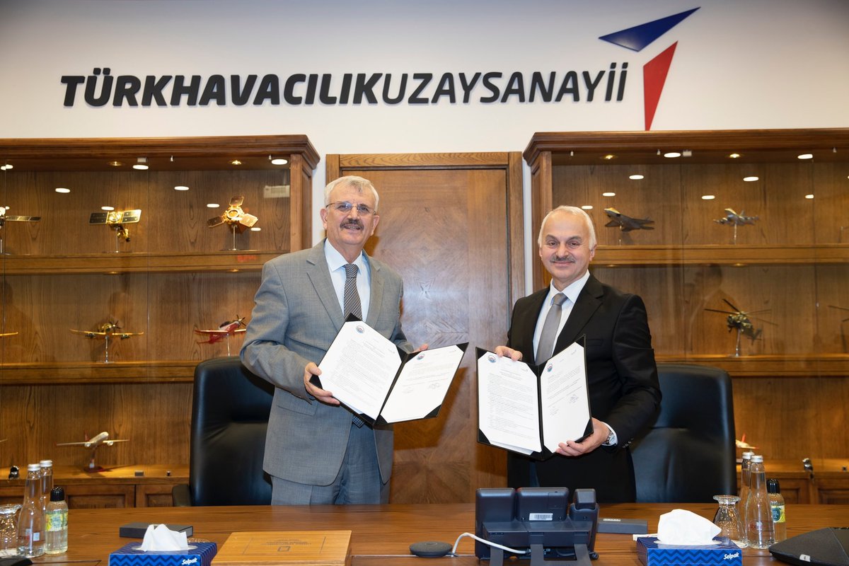 Türk Havacılık ve Uzay Sanayii AŞ <a href="/TUSAS_TR/">Türk Havacılık Uzay Sanayii</a> Genel Müdürü Sayın <a href="/Temel_Kotil/">Temel Kotil</a>'i ziyaret ederek işbirliği protokolü imzaladık.
Sn. Genel Müdürümüze ve şahıslarında tüm kurum çalışanlarına misafirperverliklerinden ve alicenap tavırlarından dolayı teşekkür ederim…