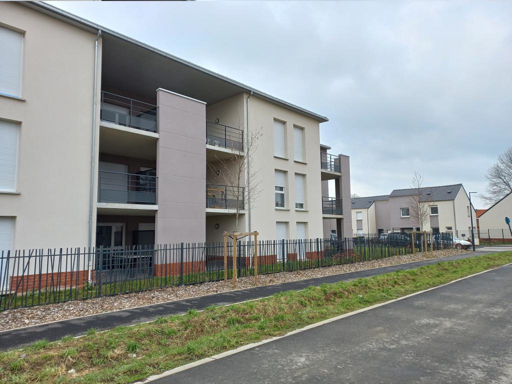 maisonsetcites's tweet image. Nous inaugurons aujourd'hui un programme de 75 #logements à #BillyBerclau sur le territoire de @BethuneBruay, avec @Territoires62 : des logements individuels et collectifs, de différentes typologies, favorisant la #mixité sociale et générationnelle @Prefet62 @BanqueDesTerr