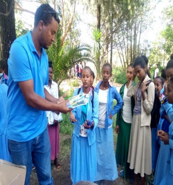 FundCivil's tweet photo. 👩‍🦱👩‍🦰👩‍🎓Empowering girls to attend school and removing barriers to their education is a huge step in fighting gender inequality.

🇪🇺 we support the efforts to empower women &amp; girls in Ethiopia🇪🇹 to address &amp; prevent violence. 

#EUfunded #EUCSFIII https://t.co/KFenpyvwxH