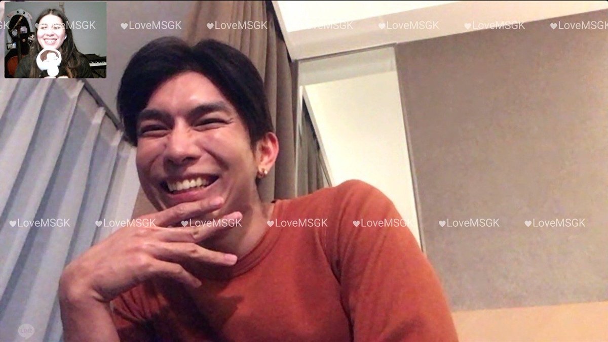 LoveMSGK's tweet photo. I can't believe it😭😭I talked with MewMew, he's the sweetest &amp; asked me to play my cello for him😂his laugh😍🤏🏻P'@MSuppasit thank u so much na, u made me the happiest, gonna practice &amp; play cello for u next time na, love u so so much❤️
#MewSuppasit #มิวศุภศิษฏ์  #AnnLovesMew https://t.co/oTPWv9p6F8