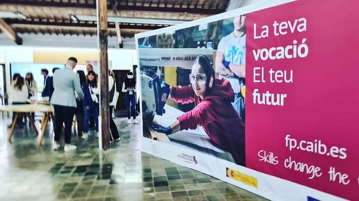 ibsteam_caib's tweet photo. Avui assistim al #congresfpib juntament amb 500 docents de FP de les Illes Balears. Podeu trobar-nos al nostre stand on us informam de totes les novetats en competència digital i STEAM. #fpprimeraopció #congresfpib #docentsenxarxa #skills #FPmola @EDUN_IB https://t.co/XwZpo7UXVz
