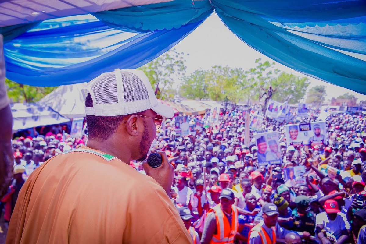 Rayyan_Tukur's tweet photo. As a local government chairman @BashirSZuntu has constructed a kaduna state vigilante service outpost in Zuntu, he has made procurement and distribution of mobility equipment (Toyota Hiliux &amp; motor cycles to security agencies for the development of Kubau. 

#KubauProjects https://t.co/a2oam66nNp