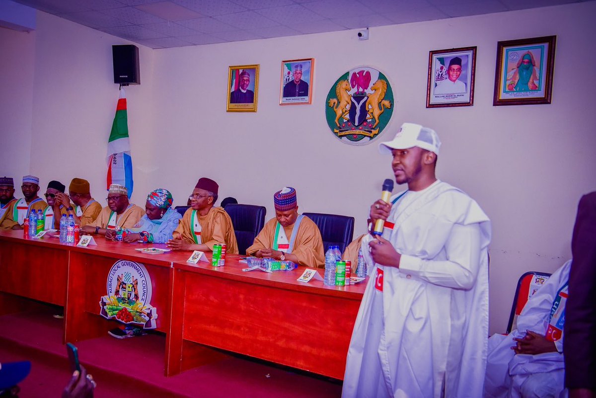 Rayyan_Tukur's tweet photo. As a local government chairman @BashirSZuntu has constructed a kaduna state vigilante service outpost in Zuntu, he has made procurement and distribution of mobility equipment (Toyota Hiliux &amp; motor cycles to security agencies for the development of Kubau. 

#KubauProjects https://t.co/a2oam66nNp
