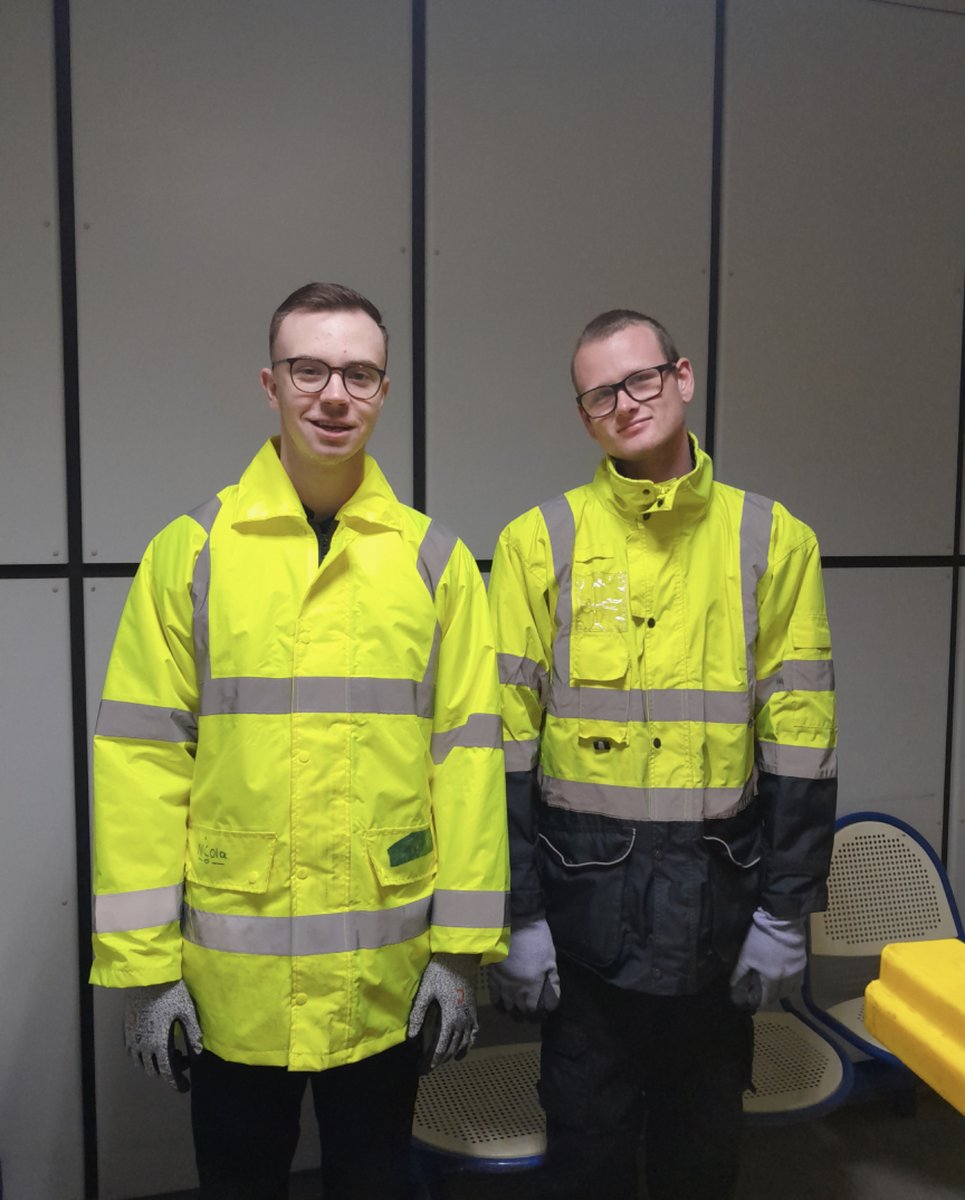 DFNPS_RLI's tweet image. Maty and Oliver are spending this placement with the porters! If you see them say hi, they are always happy for a chat! @UHMBT