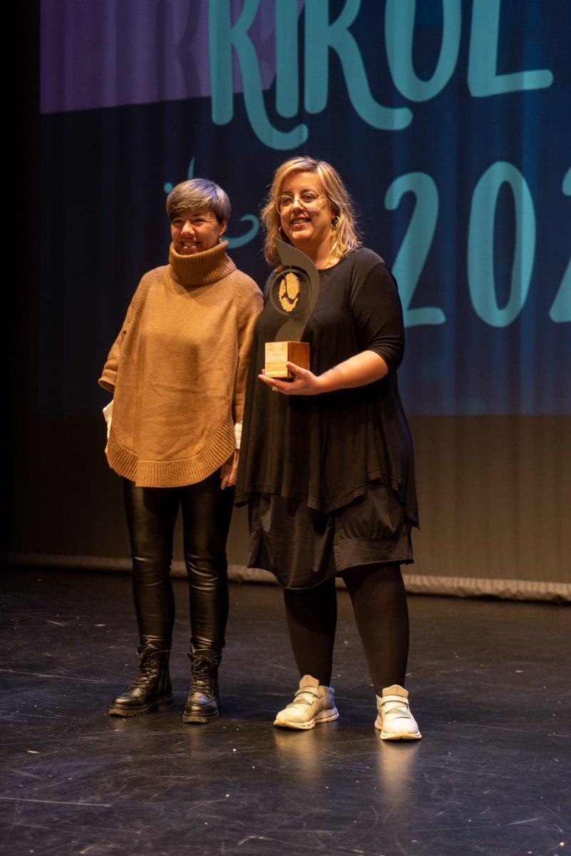 GipuzkoaKirolak's tweet image. Ayer fue un momento de celebración y agradecimiento en Pasaia por el premio recibido en nombre de la Diputación en la Gala del Deporte 2022 . Goizane Alvarez, Directora de Deportes, reconoció  la importancia  que las/os pasaitarras han dado a la estrategia #Mugiment #Pasai