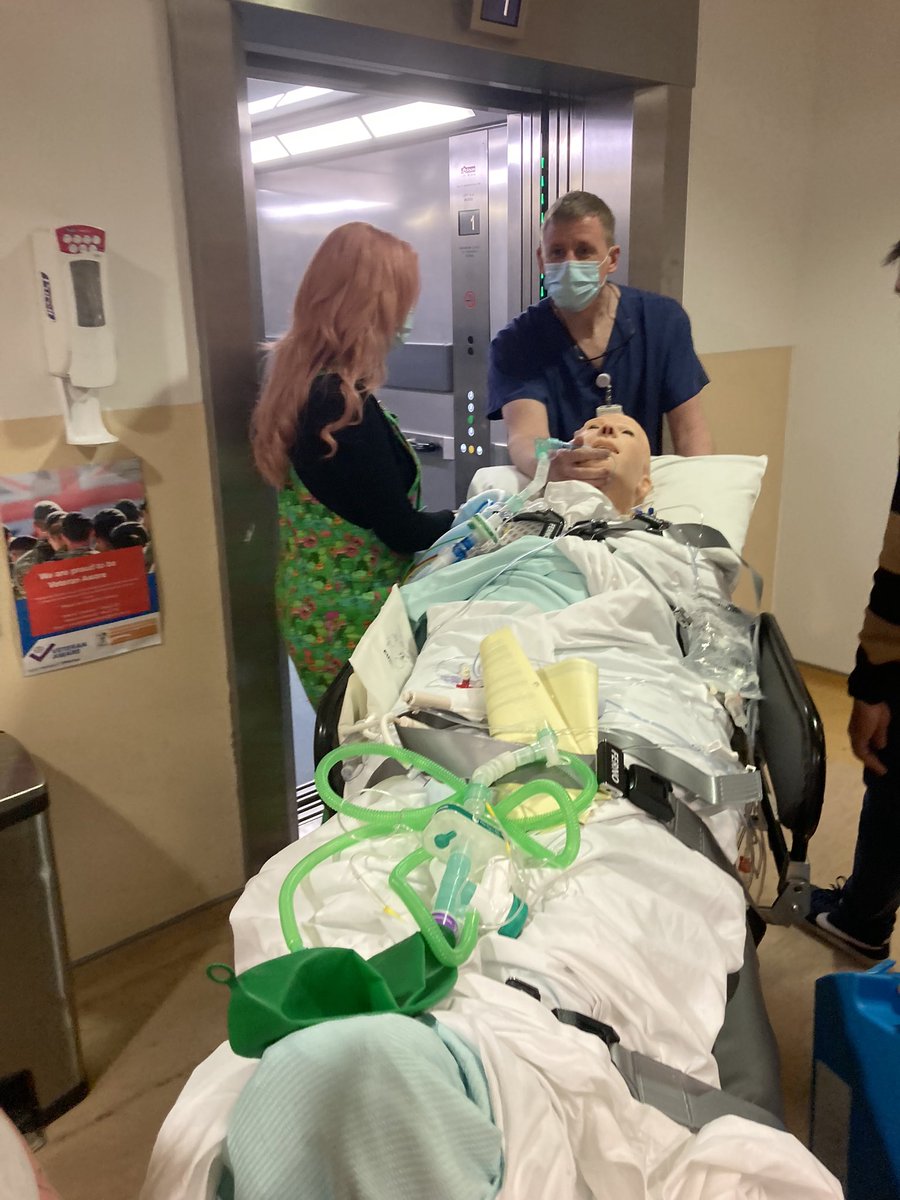 AnnaHalfpenny7's tweet photo. @ELHTCritCare Transfer training  #Simulation #MDTteamwork #advancingouradvancedpractitioners #patientsafety https://t.co/Bmv1mAaJhw