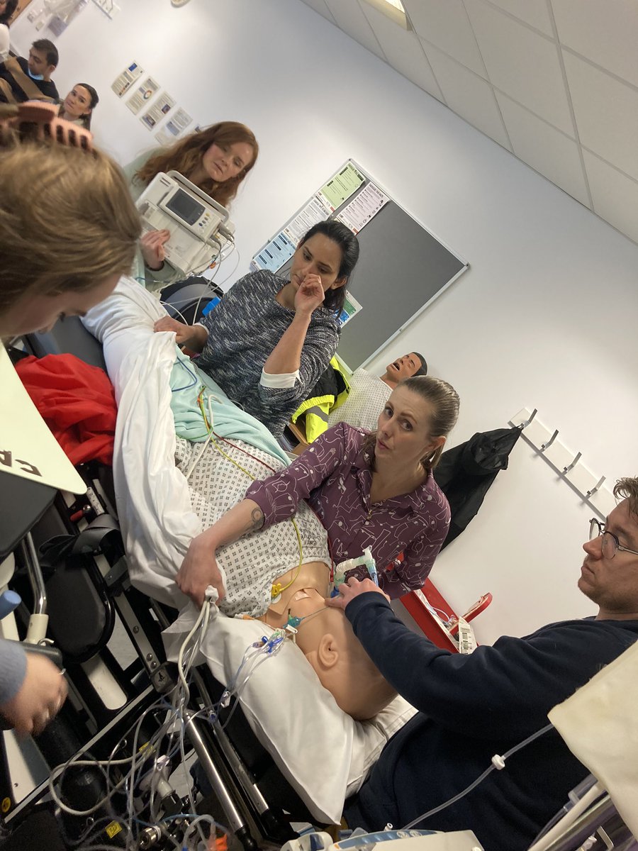 AnnaHalfpenny7's tweet photo. @ELHTCritCare Transfer training  #Simulation #MDTteamwork #advancingouradvancedpractitioners #patientsafety https://t.co/Bmv1mAaJhw