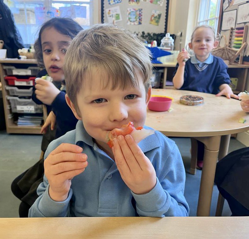 TownCloseSchool's tweet photo. This morning, Mr Fisher’s Reception class thoroughly enjoyed making & then eating their own vegetable spring rolls!
#InteractiveLearning #DeliciousLearning #ChineseNewYear2023 https://t.co/AoEEyOJwzB