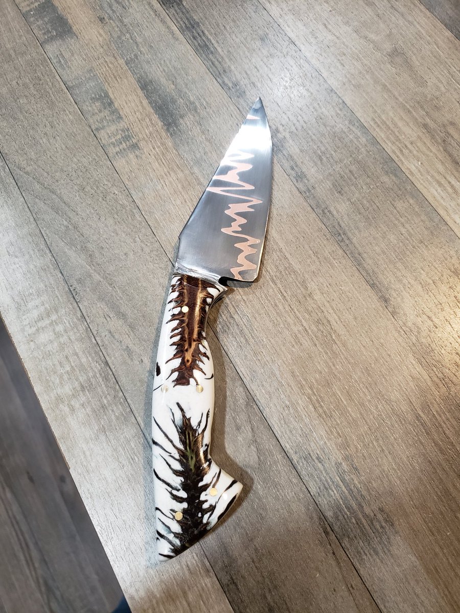 DavidMc411's tweet photo. My latest project, still not perfect but I enjoy making blades. Homemade handle I experimented with turned out good https://t.co/6aLrXeVQwE