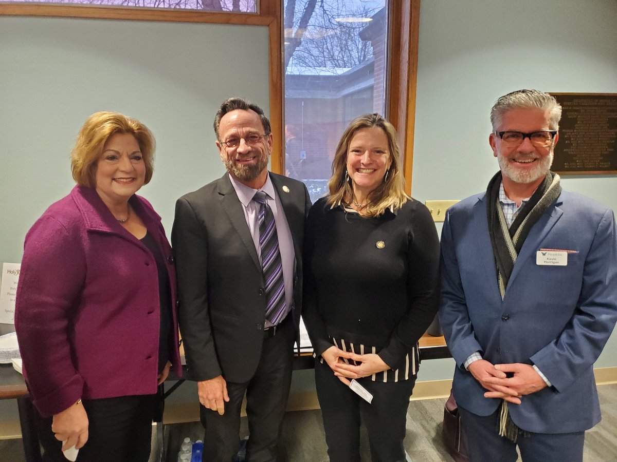 DDAWNY_'s tweet photo. THANK YOU @HarryBBronson @sarahhartclark
@SenatorCooney
@VoteJenLunsford @JoshJensen134
@SenatorBrouk
@SenatorHelming
@DemondLMeeks 
&amp; Assemblymember Giglio https://t.co/VNo9FILFwI