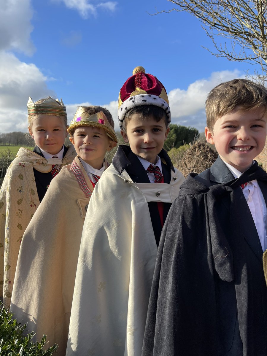 We’re having the best time at <a href="/LeedsCastleEd/">Leeds Castle Education</a> today!