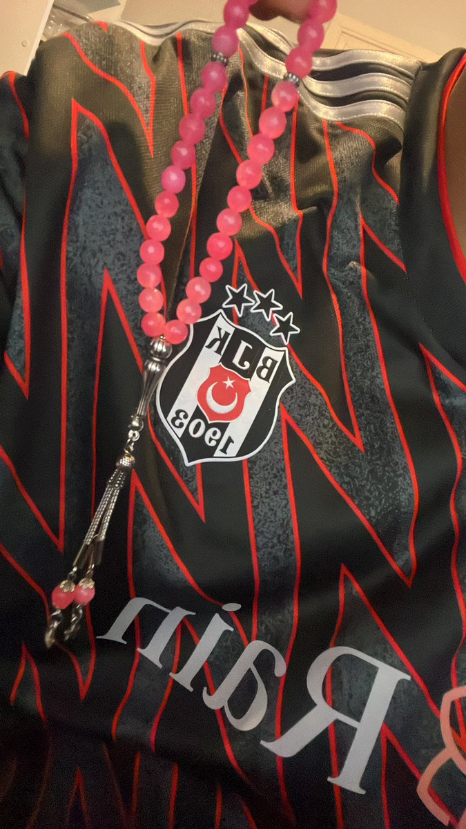 kivanchar's tweet photo. BUGÜN BEŞİKTAŞIMIN MAÇI VAR 🖤🤍 https://t.co/DFAcs4N6tN