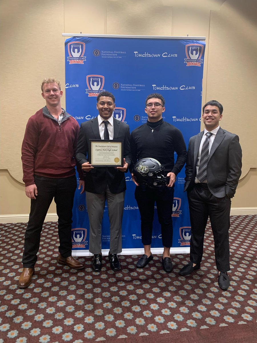 Coach_G_Rog's tweet photo. Extremely proud of @CyParkFootball for being named a finalist for the @HoustonTDClub Sportsmanship Award. Our team not only plays and coaches hard, but they do it the right way! How you do anything is how you do everything! #RiseUp https://t.co/TSWJKTQvET