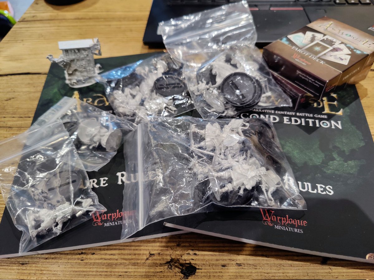 ooarrtracter's tweet photo. Happy #Arcworlde #Kickstarter day everyone! https://t.co/GcDGivASoq