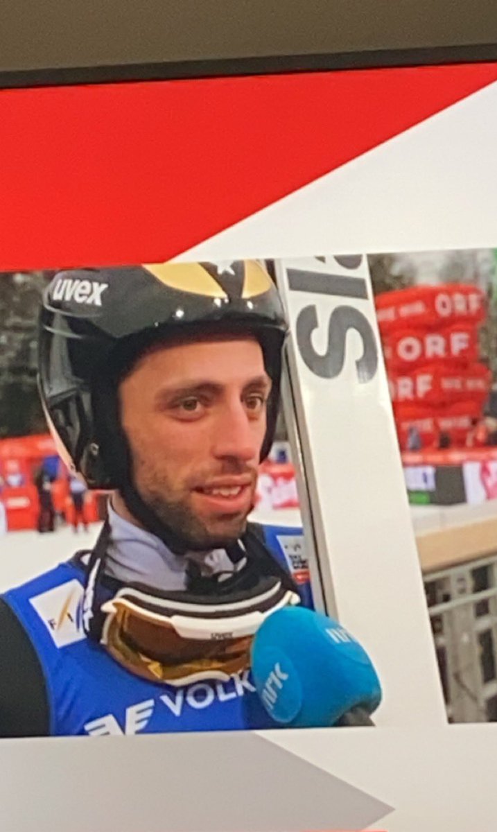 Man United har 10 kamper på 30 dager, likevel så finner Bruno Fernandes tid til skiflyging i Kulm mellom slagene. Imponerende!