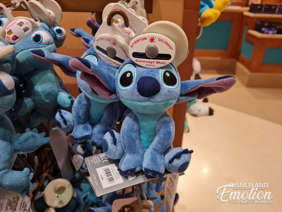 DisneyEmotion's tweet photo. 🛍️ SHOPPING 

Vous en rêviez ? La peluche aimantée Stitch, à accrocher sur votre épaule, est désormais disponible à World of Disney au prix de 20€ ! 

#DisneylandParis #DisneyParks #DisneyMerch #Merchandising #Stitch https://t.co/jJZTNl0US3