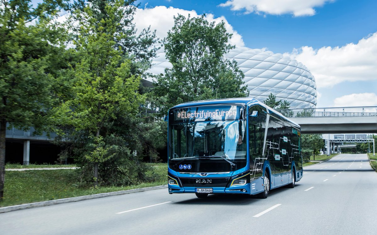 MANtruckandbus's tweet photo. Zum ersten Mal konnte mit dem @MANtruckandbus Lion’s City 12 E ein vollelektrischer #Stadtbus den „Bus of the Year“-Award gewinnen. 🏆
Seit Verkaufsstart im Jahr 2020 wurden in Europa über 1.000 Einheiten des Elektro-Busses bestellt. 🚌
https://t.co/6PmnrKnoLb
#ZeroEmission https://t.co/D28b1KSwFT