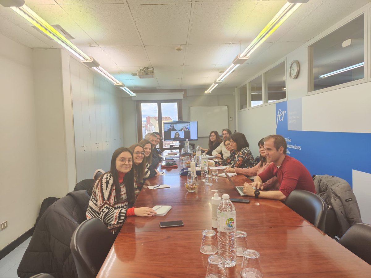 _lariojadigital's tweet photo. 👉 Esta mañana se ha reunido la Comisión de formación y empleo de @AERTIC 

👉Gracias a @ir_soluciones @EquipoGNOSS, @arsys, @Unikemia, @ADRFormacion, @datalia, @SDiDigitalGroup, @Hiberus, @unirioja, @jesuitasrioja
#sumarmultiplica https://t.co/PKQ9C1SmC8