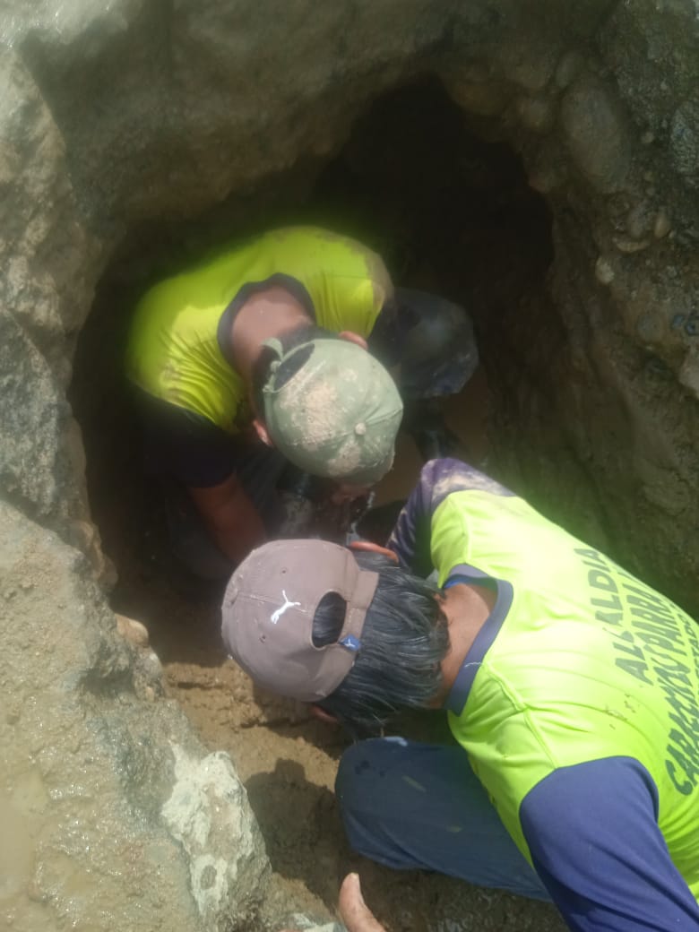 A_CaraccioloPO's tweet photo. #27Ene La coordinacion de la Parroquia El Pinar siguiendo instrucciones del alcalde Alberto Suarez en una ardua labor lograron hacer mantenimiento y restablecer el acueducto de agua potable que pertenece al sector Las delicias de la parroquia Florencio Ramirez 

 #Mérida https://t.co/6TENirsZ5v