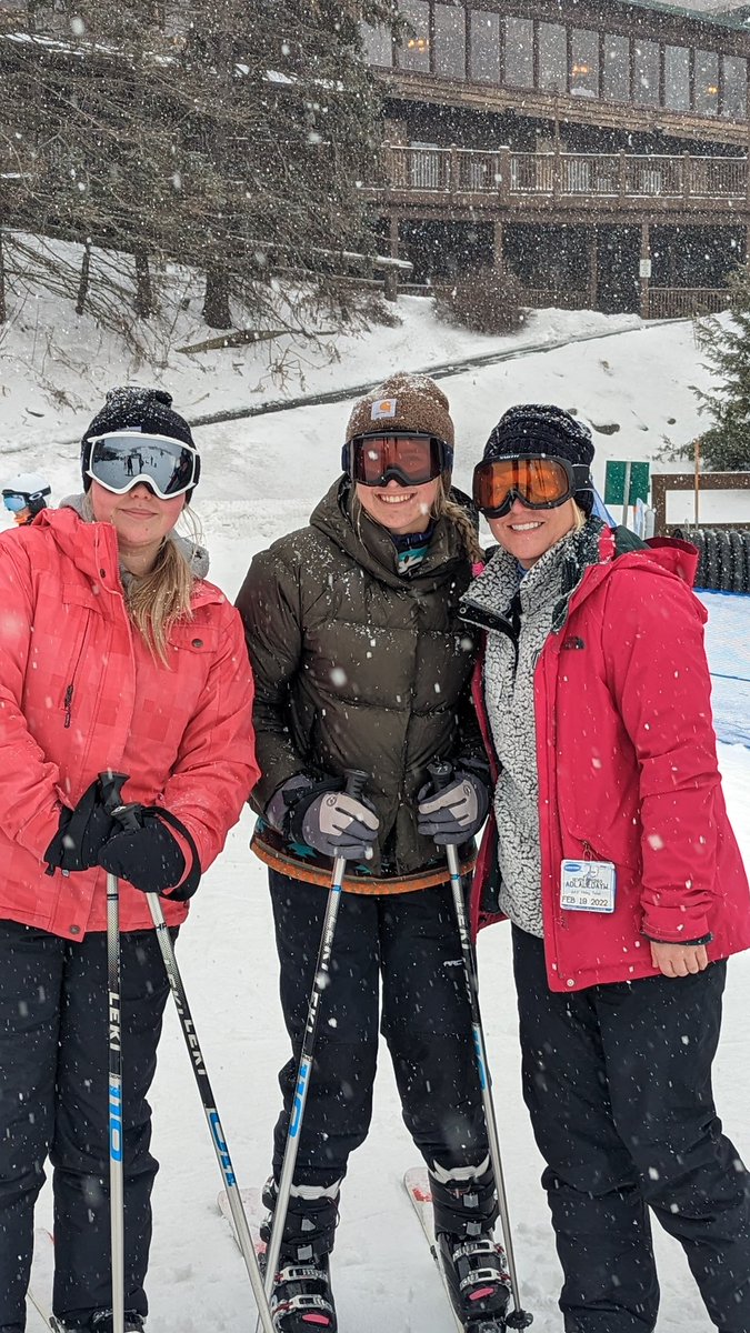 MHSColts's tweet photo. Meadowbrook Ski Club took their first trip of the year to Seven Springs ski resort. 26 students and two advisors led by Mr Gaydos and assisted by Mrs Rucker took part. Everyone had a blast! The weather was perfect. Here are some pics and videos of the trip @RHLSD_Colts https://t.co/Po9shKeh0S