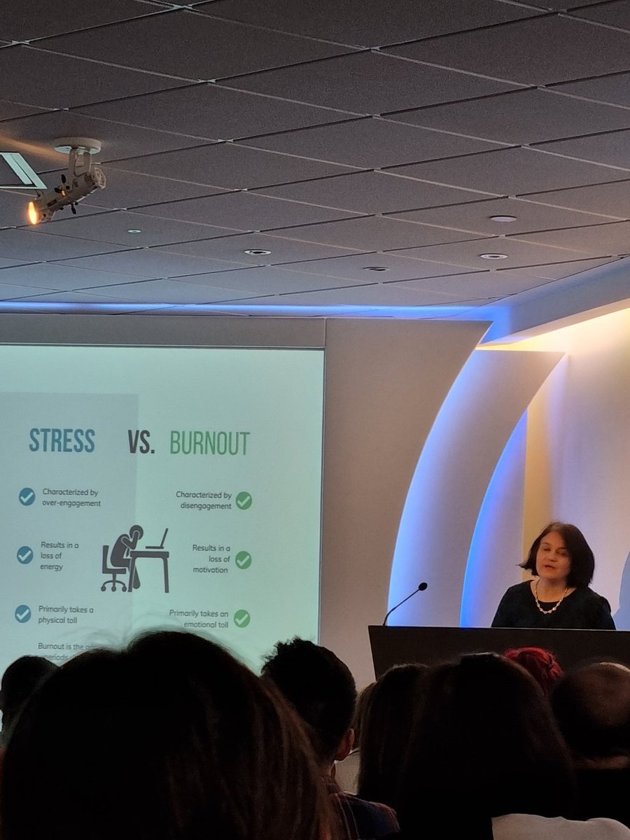 LeighDonnelly4's tweet photo. Dr Phredra Dodds is discussing the very important topic of burnout. Clinical Endoscopists and CNS are being put under unrealistic pressures without due consideration to health @BSGNurses @GINursing #GINcon https://t.co/l3RCVHGPoG