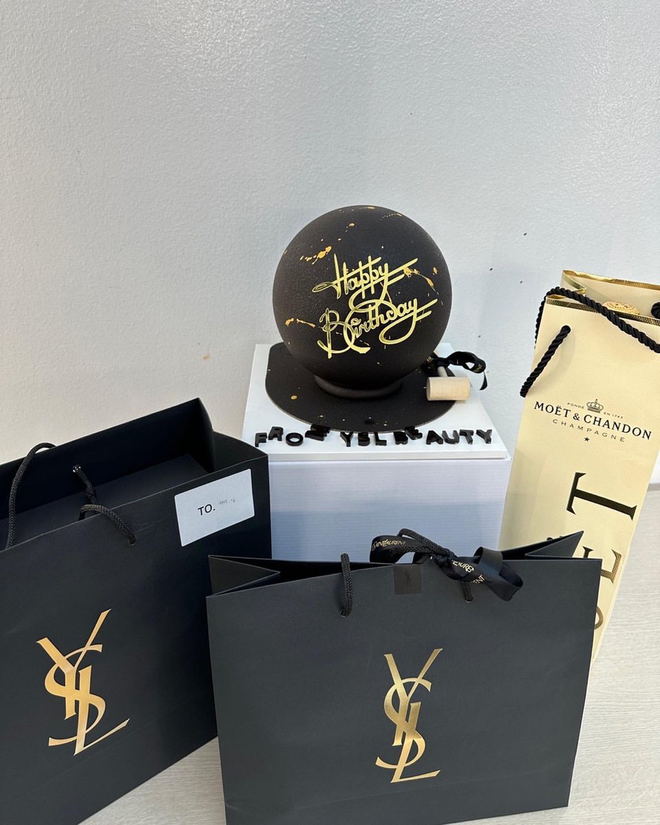 KAI ins : @ yslbeauty
#입생로랑뷰티 #입생로랑벨벳틴트 #따뚜아쥬꾸뛰르
@weareoneEXO