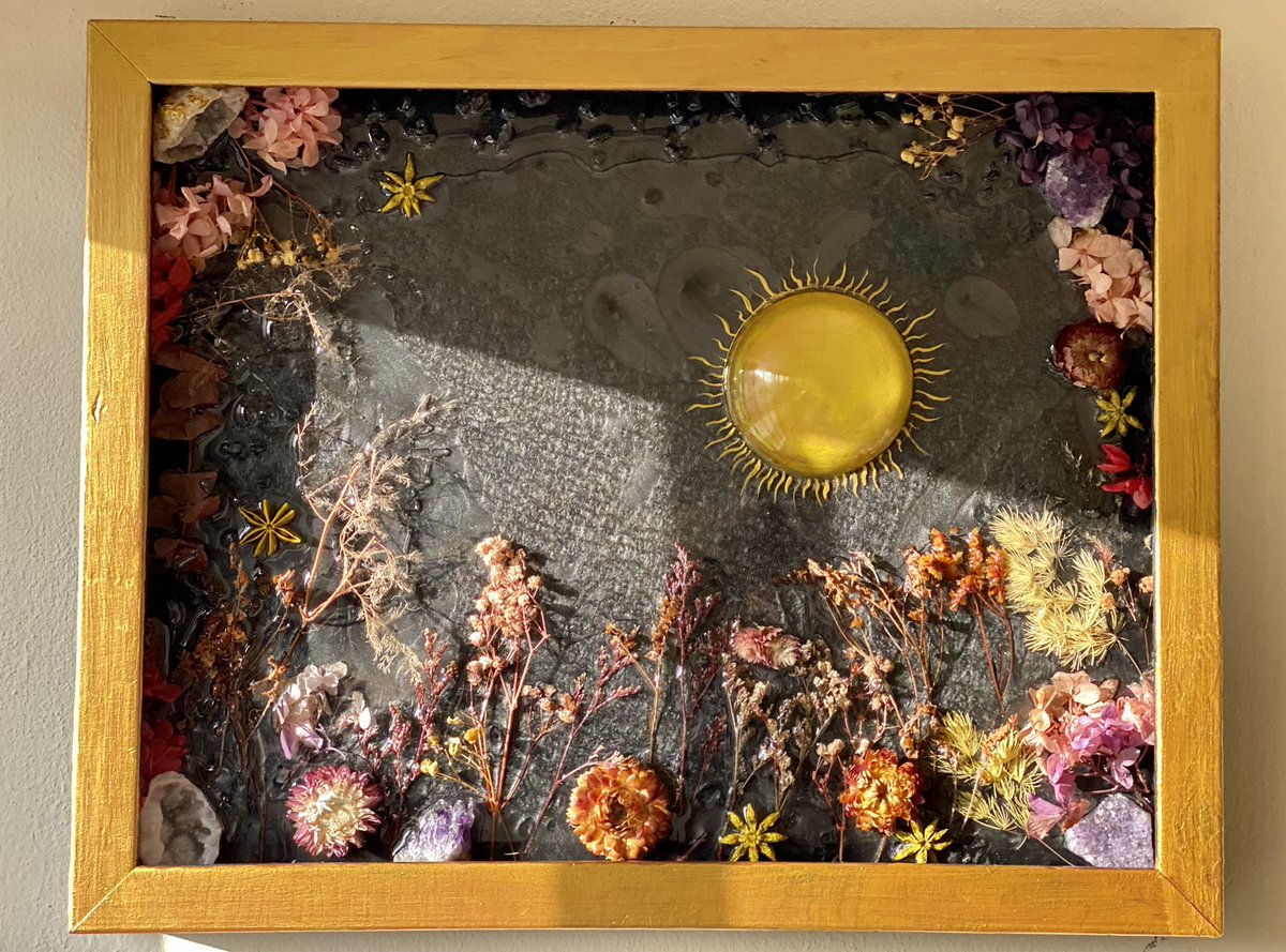 TraceyCraytrae's tweet photo. Hello tweeter my name is Tracey, I make resin art tables, bowls, trays, wall art and wall  clocks. I just got back on tweeter and hopefully you could help me with a simple retweet. These are a few of my work. Thank you https://t.co/yGSI5fkFSt