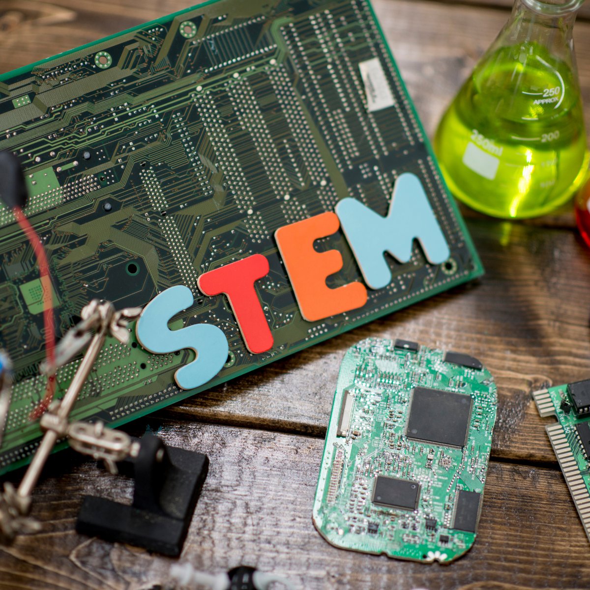 💡 Excited to share I am now a STEM Ambassador! Looking forward to inspiring the next generation to follow a STEM pathway 🔭🧬🧮⚙️ ⛓
#MPsupplychainscotland #stem #stemeducation #stemcareers #stemambassador