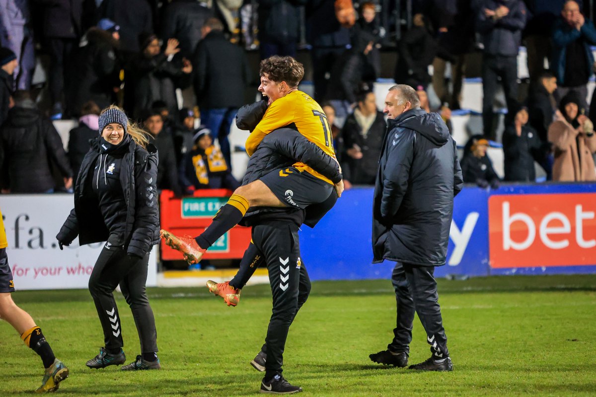 CambridgeUtdFC's tweet photo. What it means! 😍

#CamUTD | @cufcacademy1 https://t.co/V3I6cyceeG
