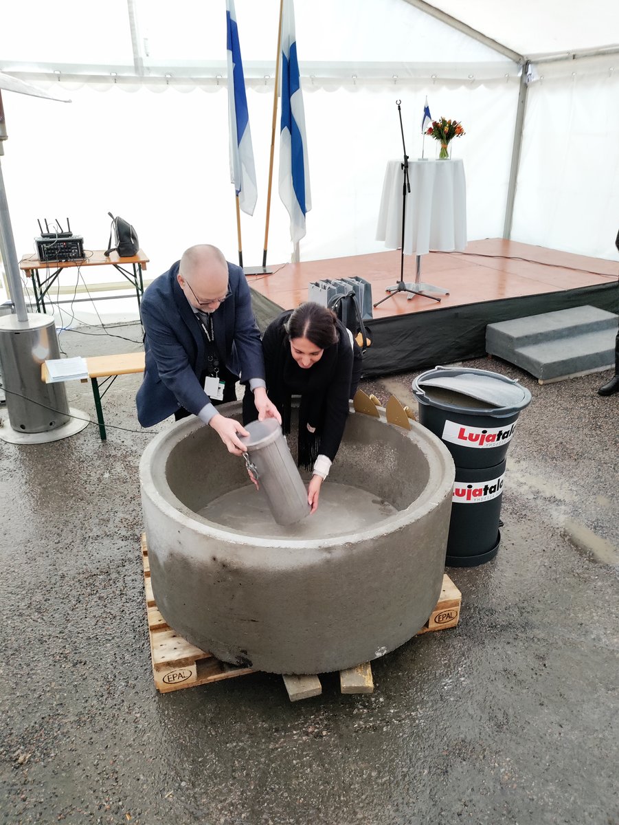 This week the foundation stone was laid down for the new StadinAO, Helsinki Vocational College and Adult Institute designed by Verstas Architects. At the event, Helsinki deputy mayor Nasima Razmyar gave a speech and buried a time capsule inside the foundation stone.#stadinoppari