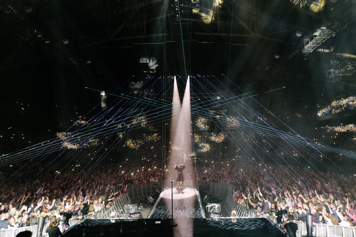 Robbie Williams tweet media