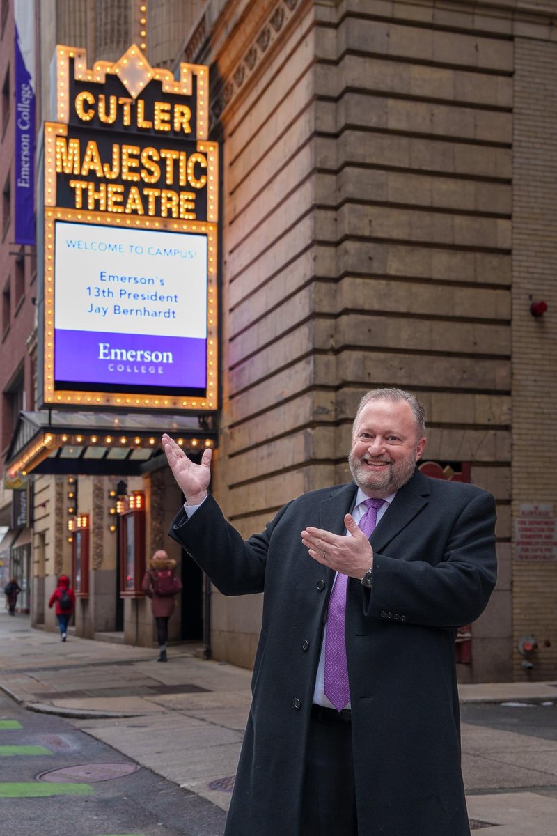 .<a href="/EmersonCollege/">Emerson College</a> welcomes Dr. <a href="/jaybernhardt/">Jay Bernhardt</a>, the College’s 13th President, at the Cutler Majestic Theater on January 25th.

During his visit, Dr. Bernhardt met with the #EmersonCollege community and toured the campus.🕺

today.emerson.edu/2023/01/26/dr-…