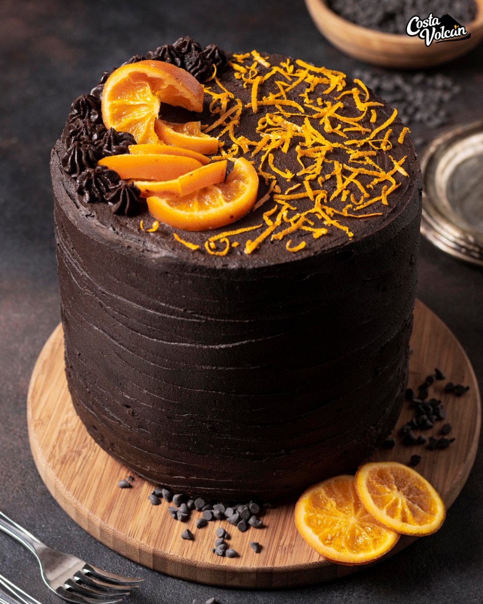 Hoy es el día mundial de la tarta de chocolate 🍫, y no hay mejor manera de celebrarlo que haciendo una.
¿Habéis probado la combinación de chocolate y naranja 🍊? Es irresistible!

#tarta #tartadechocolate #chocolate #naranja #chocolateynaranja