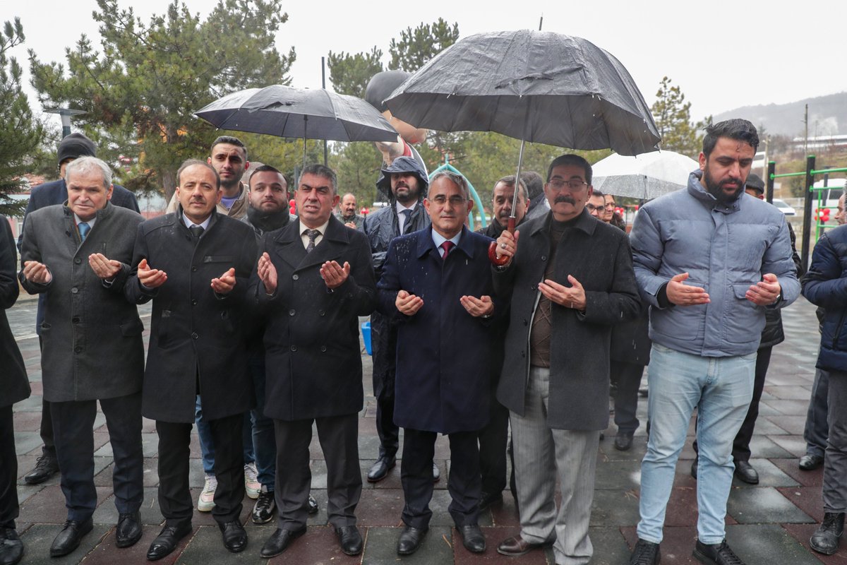 kutahyabel's tweet photo. İSMAİL HAKKI UZUNÇARŞILI VE GÜLTEPE PARKI ŞEHRİMİZE HAYIRLI OLSUN
Kütahya Belediyemizin Okmeydanı Mahallesi’nde tamamen yenilediği İsmail Hakkı Uzunçarşılı Parkı ve Gültepe Mahallesi’nde sıfırdan inşa ettiği Gültepe Parkı, Başkanımız Prof. Dr. Alim Işık tarafından hizmete açıldı https://t.co/T01Vhp9M6P