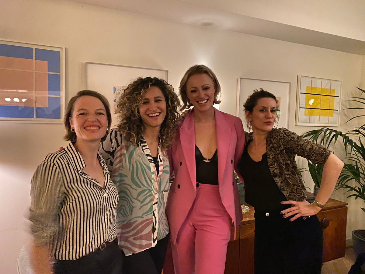 The_JaneGrey's tweet photo. Mommy’s gotta go talk with her hot and clever friends now ok @therealWDN #feminist #femalegaze #sexuality #powerdressing #pinkispowerful https://t.co/cOcKlK2Ty0