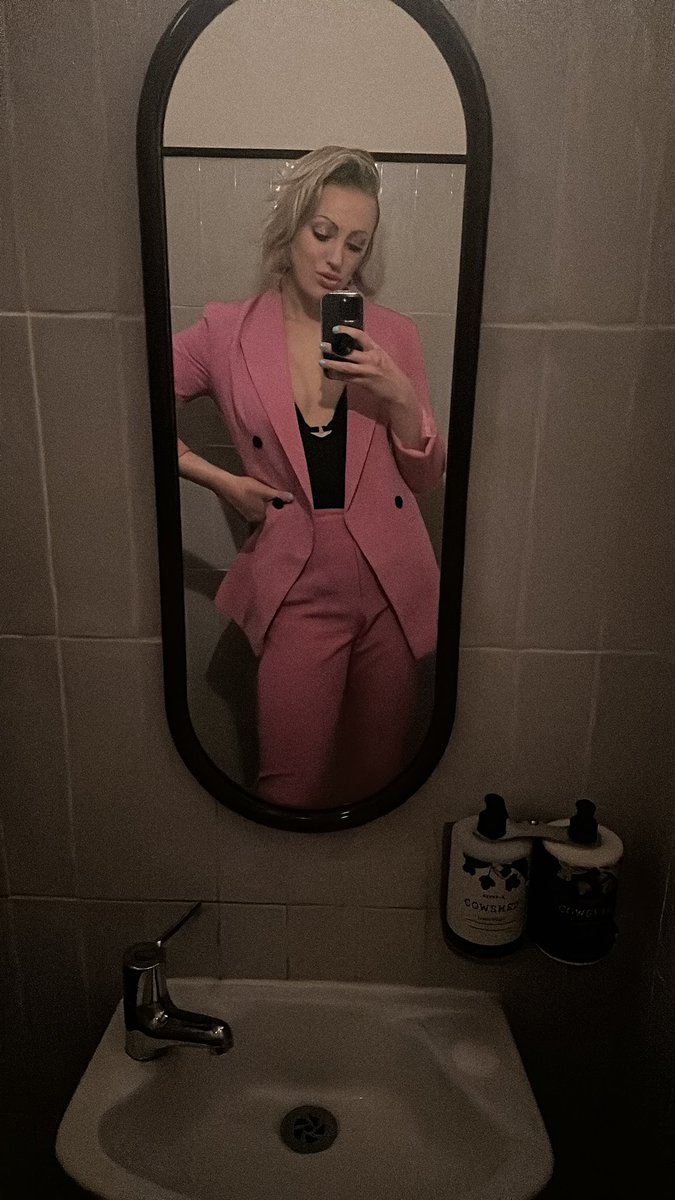 The_JaneGrey's tweet photo. Mommy’s gotta go talk with her hot and clever friends now ok @therealWDN #feminist #femalegaze #sexuality #powerdressing #pinkispowerful https://t.co/cOcKlK2Ty0