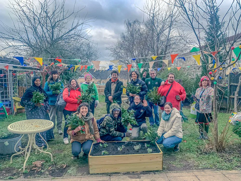 We had a very productive afternoon's gardening at <a href="/WSBartonHill/">Wellspring Settlement</a> yesterday afternoon 👩‍🌾👨🏾‍🌾🧑🏼‍🌾 with The Food Club, planting up a herb garden 🌿 and generally sprucing the place up!

We're looking forward to seeing the food club use all those herbs come summer! @upourstreet
