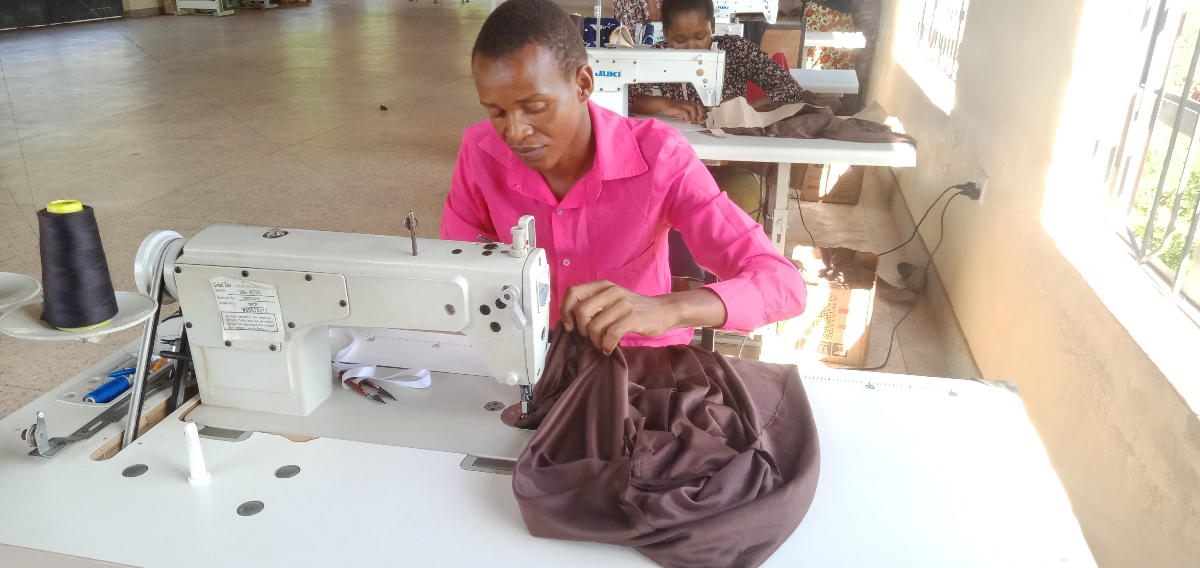 LablFashionKe's tweet photo. Labl's sustainability initiative involves a business model that addresses overconsumption. This also applies to our supply chains. Our sustainability addresses the process in which clothing is produced, consumed and disposed.

#sustainblefashion #regenerative #ethicalfashion https://t.co/hftGp6N4pw