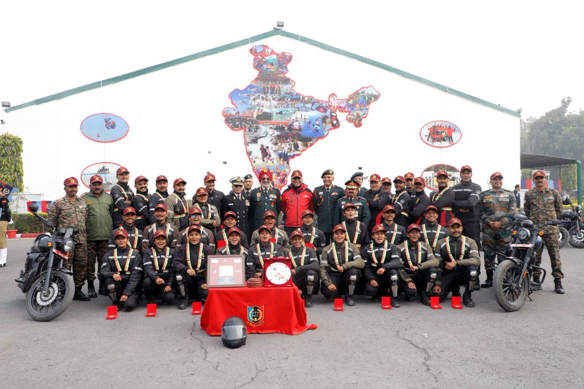 lt_ukti's tweet photo. #JawaYezdiMotorcycles Rally Flagged in by DGNCC AVSM, VSM Lt Gen Gurbirpal Singh. #AtmaNirbharBharat ka 'salt se software tak ka safar' Feeling Happy,  Proud Moment @ArvindKapoorTYG @HQ_DG_NCC @jawamotorcycles @NCC_Dte_Gujarat @yezdiforever @DefencePRO_Guj https://t.co/cSxmTKRso5