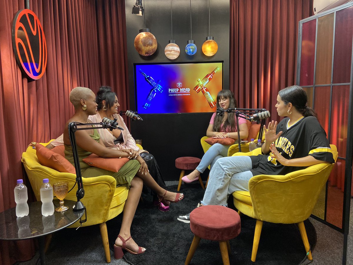 ovenuspodcast's tweet photo. Tarda mas não falha 😂 Tá rolando nosso ep com a @souamandasouzaa e a Verônica Brito 🧡🚀

https://t.co/M9xLb6du0w https://t.co/ucSm2cWMDB