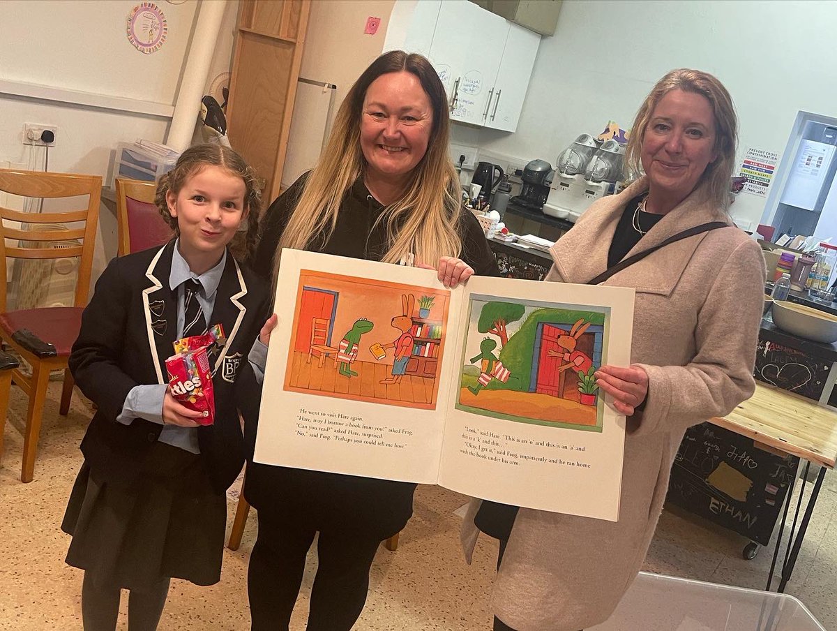 CherryTreeYouth's tweet photo. These amazing kids help set up our pop up library which will be OPEN
TOMORROW from 12-3pm :)
There will be books for all ages so come on down and feel free to bring any kids books that you want to swap or donate 📕
#parentswelcome #romileyreadingrace https://t.co/Lv8Vh6rkB6